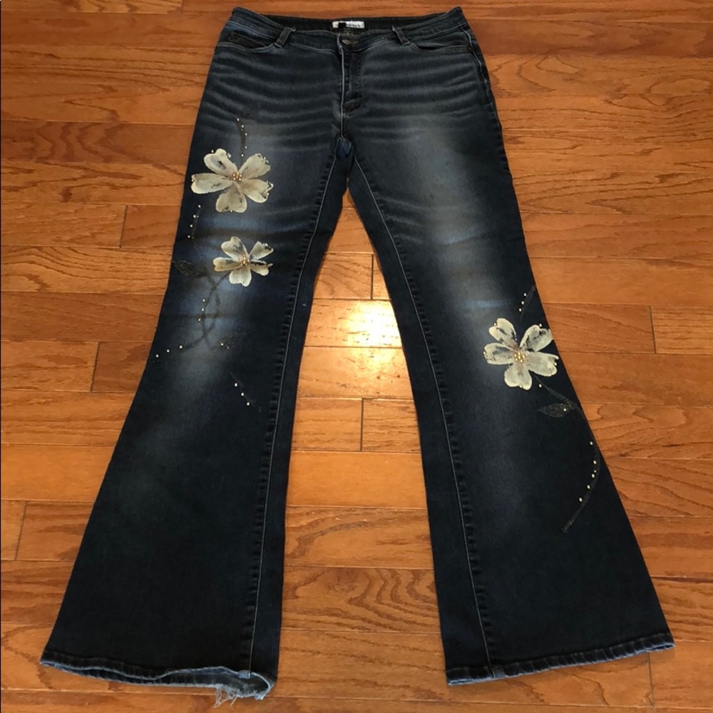 🌸 Flower embellished Jeans 🌸
